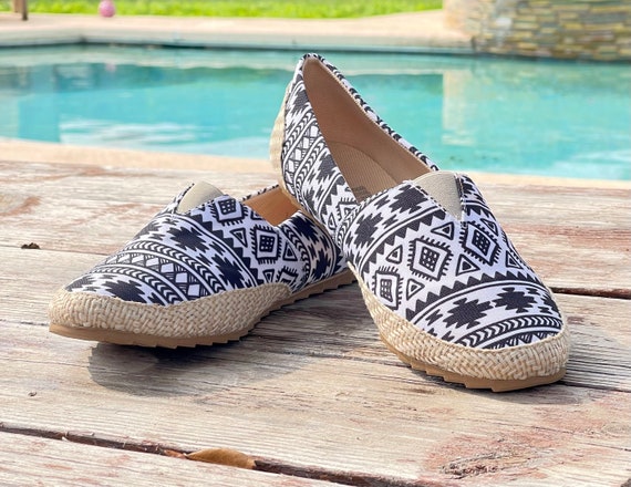 Casual Slip-On Shoes with Black and White Geometric Pattern Domuza Women main image 2