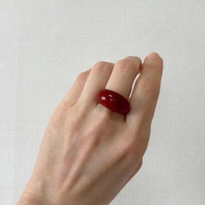 Anillo de coral esponja: banda semicircular alta de color marrón rojizo - Joyería con estampado único, talla estadounidense n.° 7.5 (JP n.° 15, UK n.° 0) o superior