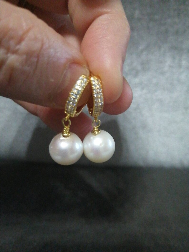 Gold-plated Creole earrings and white Edile cultured pearls