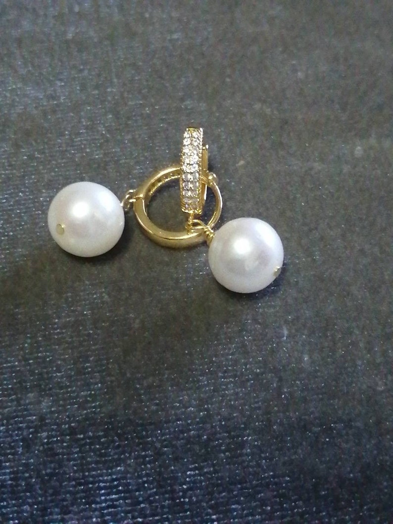 Gold-plated Creole earrings and white Edile cultured pearls