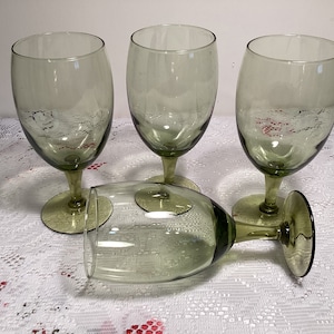 Vintage set of 4 Light Green Water / Tea Goblets