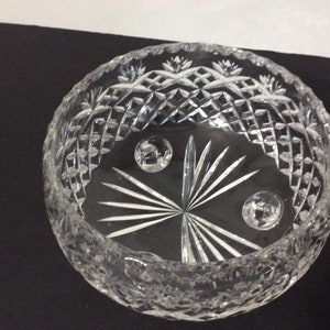 Gorgeous round cut crystal glass bowl
