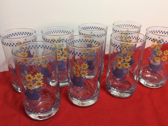 Pretty Set of 8 Water/tea Glasses 