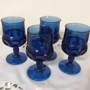 Quatre gobelets vintage King&#39;s Crown empreintes de pouce