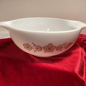 2 1/2 Quart Pyrex Butterfly Gold Bowl