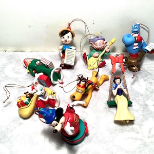Collectible Cartoon Christmas Ornaments ( 8 )