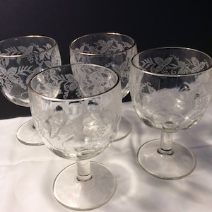 Embrossed glass goblets ( Set of 4 )