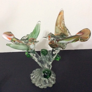 Beautiful glass art figurine of birds