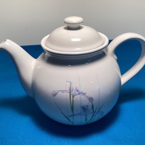 Corelle Coordinates Stoneware Teapot ( Shadow Iris )