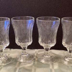 Beautiful set of 4 vintage water/tea glasses