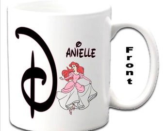 Spersonalizowane inicjały z postacią Księżniczki Ariel ~ Różowa sukienka (Mała Syrenka) Białe kubki z nadrukiem