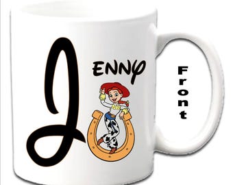 Tazas blancas personalizadas con la inicial de JESSIE, personaje de Toy Story
