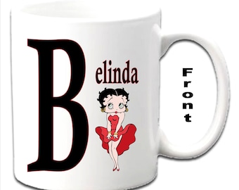 Tazas blancas personalizadas con iniciales y el personaje de Betty Boop.