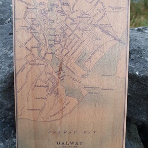 Impresión del mapa de la antigua ciudad de Galway en madera
