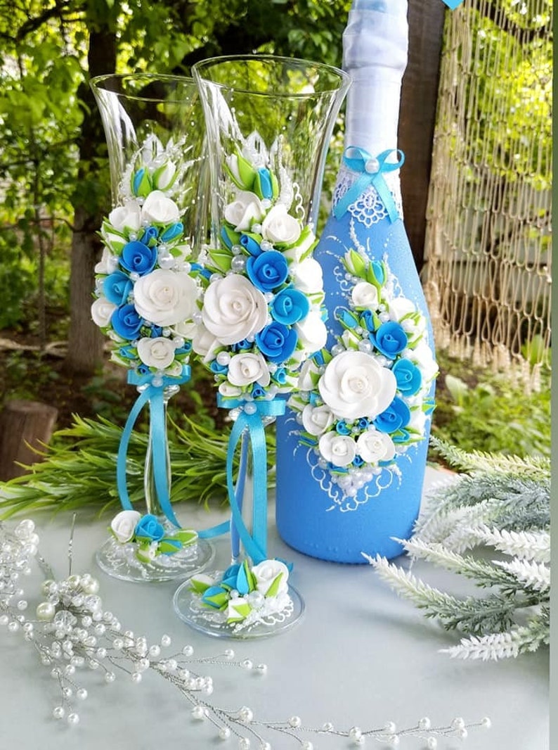 Blue Wedding Flutes Gold Cake Cutting Set Personalized Champagne Toasting Glasses Cake Server Set Unity Candle Set Plate and Forks Roses