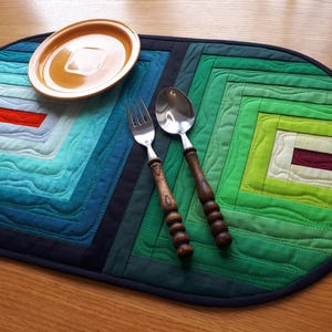 Juego de 2 o 4 manteles individuales acolchados de color verde turquesa, manteles individuales ovalados de algodón con diseño de patchwork.