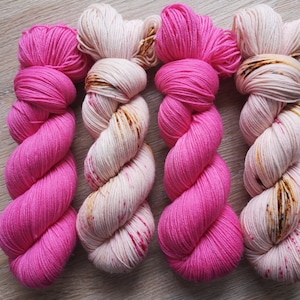 Wonderfully soft Merino blend 400 m/100g in pink/rosé/taupe. Mulesing free!