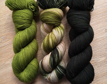 Scarf set, pure merino! Hand-dyed and extra soft in grass and dark green. Mulesing-free!