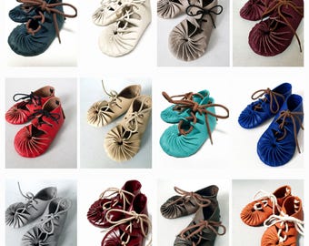 Footwear, sizes 18-25, various colors, soft leather, gift for a newborn, medieval shoes, Roman shoes, first walking shoes