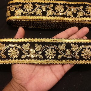 Indiase zwarte en gouden bloemen geborduurde pailletten jacquard lint kanten rand met verfraaiing look voor knutselen naaien en stoffen accessoires
