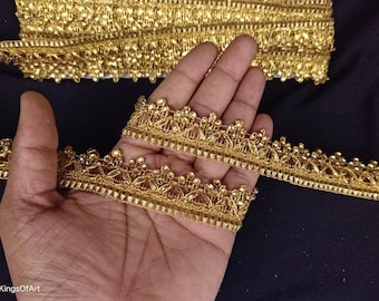 Acabamento em renda com franjas florais e contas douradas: borda para enfeite de vestido indiano