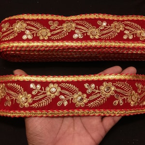 Indiase rode en gouden bloemen geborduurde pailletten jacquard lint kanten rand met verfraaiing look voor knutselen naaien en stoffen accessoires