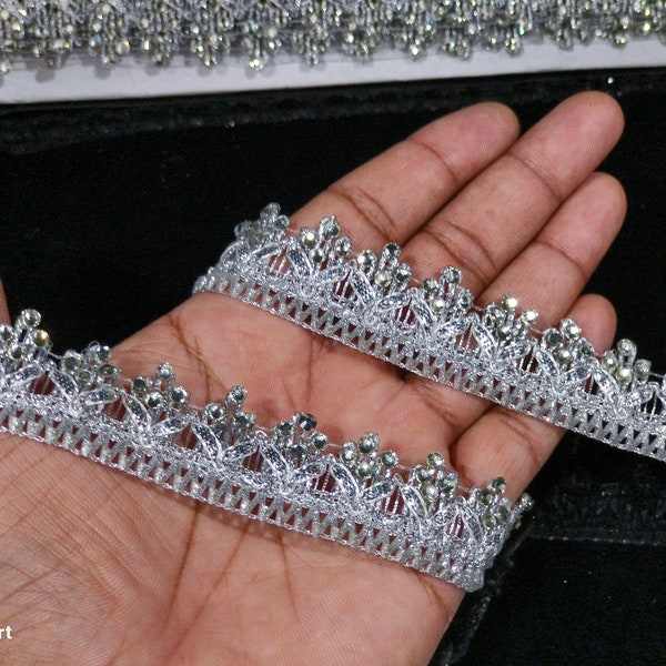 Garniture en dentelle à franges florales, perles et argent indien pour la décoration de robes avec bordure décorative pour travaux manuels, couture et accessoires en tissu