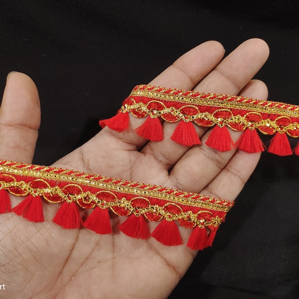 Bordure en dentelle tissée rouge indien avec franges brossée et bordure décorative pour travaux manuels, couture et accessoires en tissu.