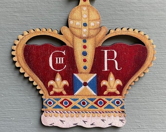 Crown for a King - wooden hanging decoratlon.