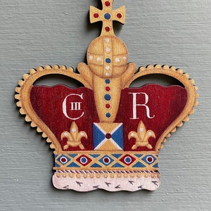Crown for a King - wooden hanging decoratlon.