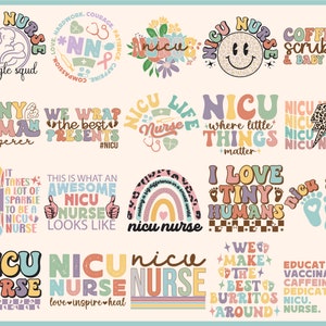 Puede incluir: Una colección de 16 diseños coloridos y divertidos con el texto "NICU Nurse" con varias frases e ilustraciones. Los diseños incluyen un girasol, un arcoíris, un corazón, una taza de café, una huella de pie y un estampado de leopardo. El texto está en una variedad de fuentes y colores, y los diseños son perfectos para usar en camisetas, tazas, bolsas de mano y otros productos.