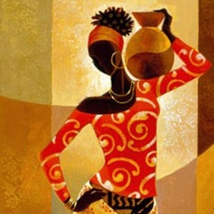 Puede incluir: Una pintura de una mujer con un vestido estampado en rojo y dorado que lleva una gran olla marrón en la cabeza. Está de pie frente a un fondo amarillo con una flor roja en un jarrón a la izquierda.