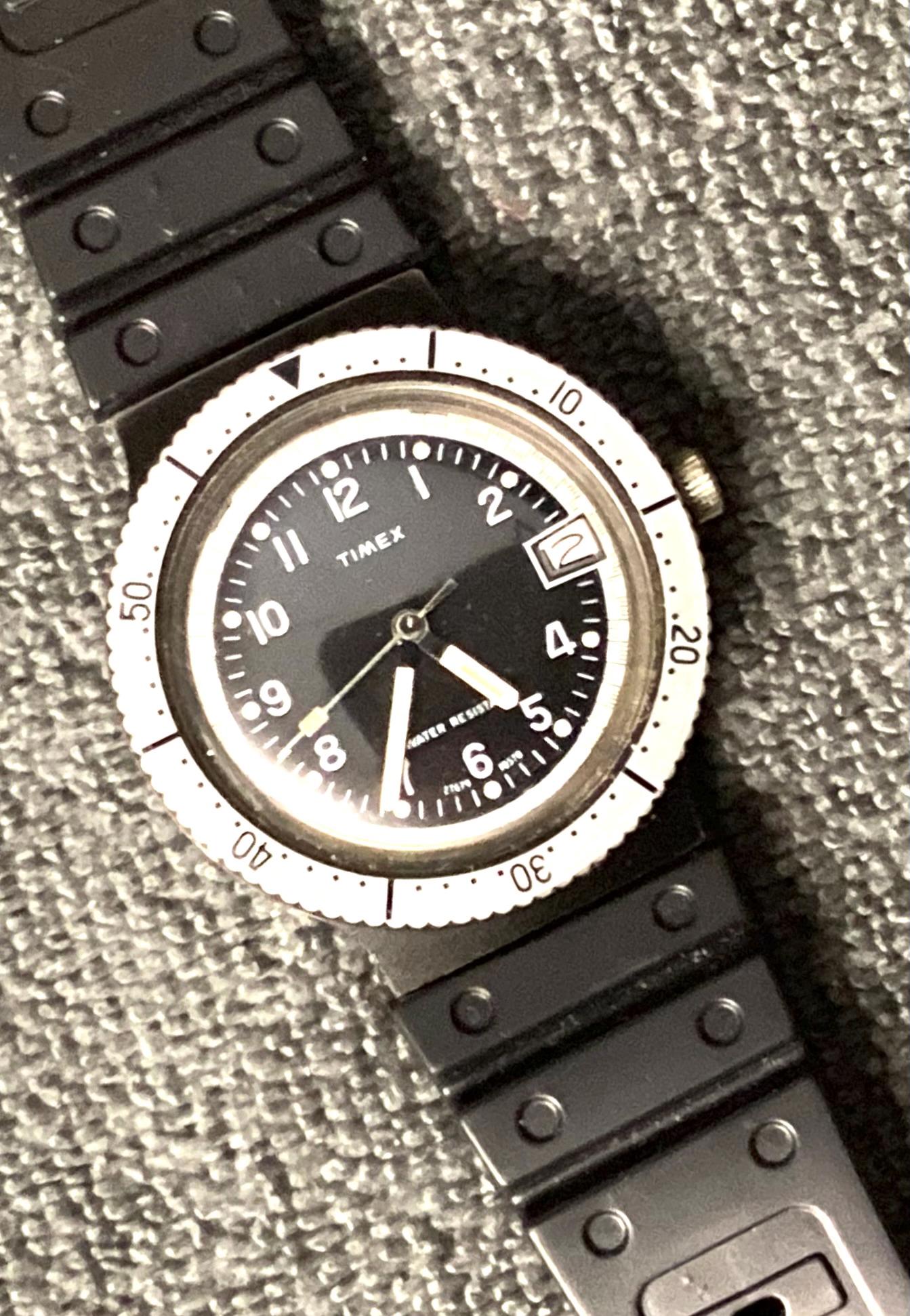 Timex M105 Marlin Calendar Dial No. 27679-10578 Runs and Clean