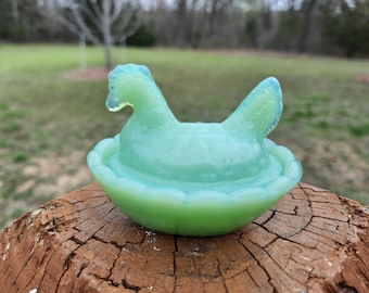 Miniatura de cristal de leche de jadeíta, gallina de cristal, pollito en un nido, coleccionable, abierto, para decoración de cocina y hogar.