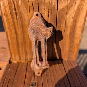 Vintage Cast Iron Stretching Or Scared Cat Door Knocker Home Decor Door Or Porch Hanging Metal Kitty Doorknocker Entry Rapper