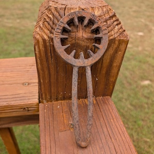 Vintage Cast Iron Hand-Held Jiffey Corn Sheller Nubber Removes Kernels Farm Farmers Implement Tool Garden Gardner Gardening Outdoor