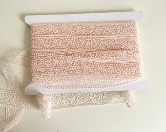 Lace between two, embroidered lace, scalloped lace, 33 mm lace.