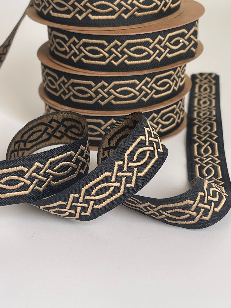 Galon médiéval motif tresse celtique ruban médiéval 20 mm galon brodé jacquard noir et doré bordure médiévale noire et argenté image 3