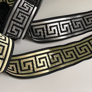 Nastro jacquard intrecciato medievale con motivo teatrale a chiave greca, bordo medievale a chiave greca da 35 mm