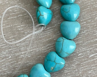 Brin de Perles naturelles turquoise,lot de 42 perles turquoises forme de cœur bleu.