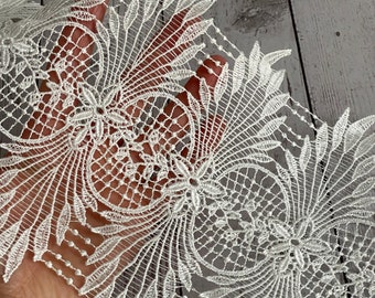 White guipure lace 18cm