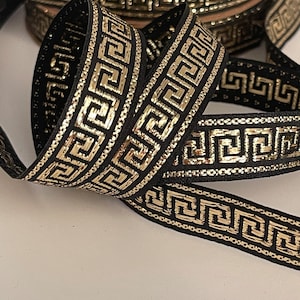 Treccia medievale ricamata treccia jacquard 15 mm nastro intrecciato nero e oro motivo chiave greca bordo medievale