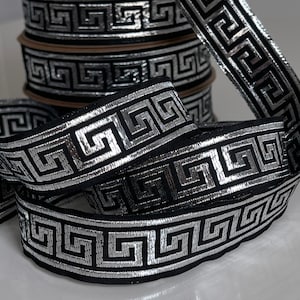 Treccia jacquard con motivo a chiave greca, nastro medievale, treccia ricamata da 25 mm, nastro argento/nero