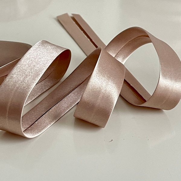 20 mm altrosa Schrägband aus Satin, Schrägband zum Einfassen eines Textils, rosa beige handwerkliches Schrägband