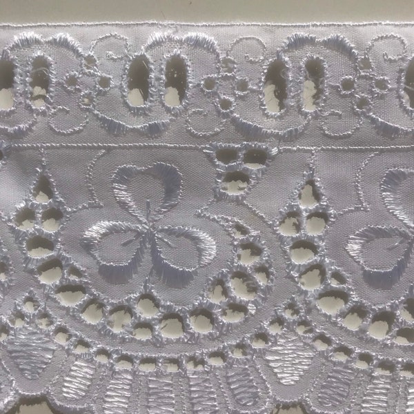 Dentelle de broderie anglaise