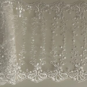 Dentelle brodée sur tulle large dentelle festonnée blanc cassé 22cm dentelle pour création artisanale dentelle brodée image 4