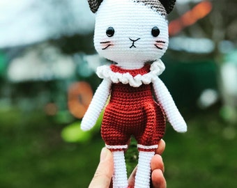 Doudou chat au crochet amigurumi chat cadeau artisanal fait main cadeau anniversaire chat en crochet