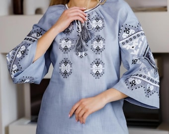 Ukrainsk broderad linneblus med geometriskt mönster i gråsvart, bohemisk folkskjorta med vida ärmar, etnisk Vyshyvanka-topp för kvinnor