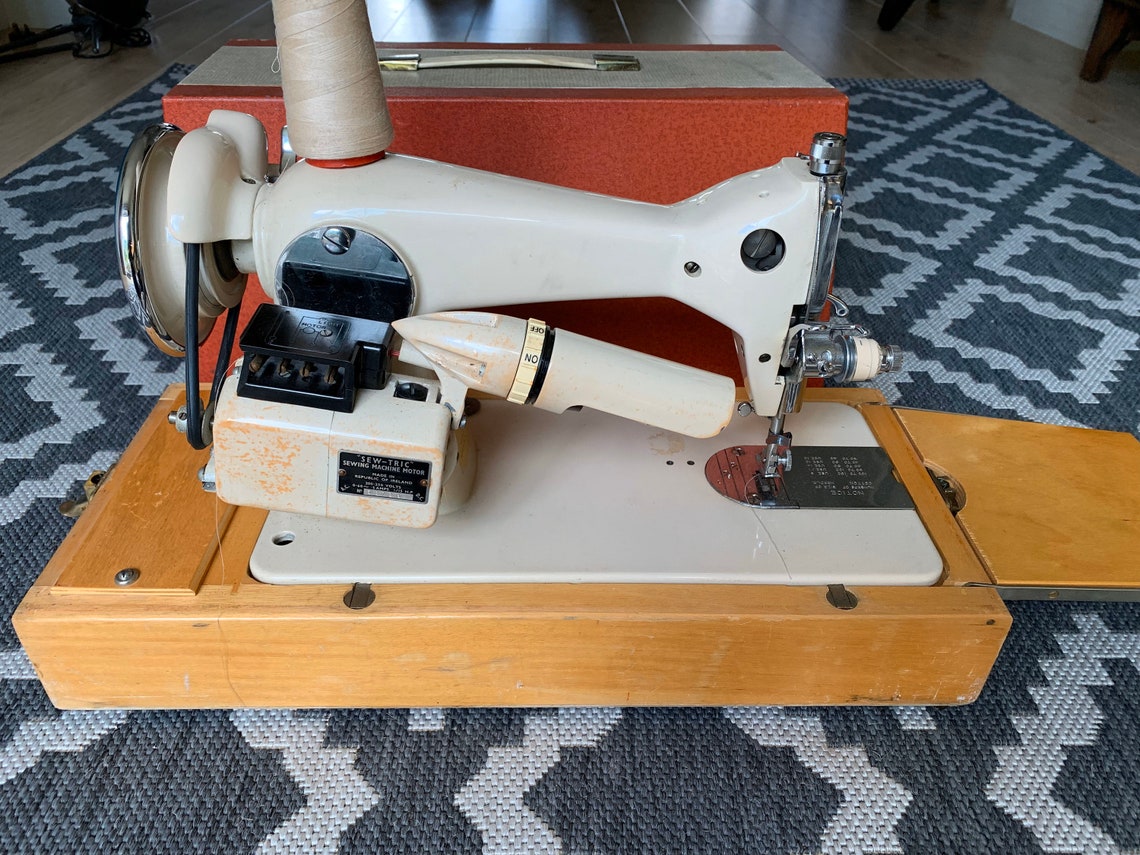 Vintage 1950s Pinnock Sewing Machine In Case Etsy