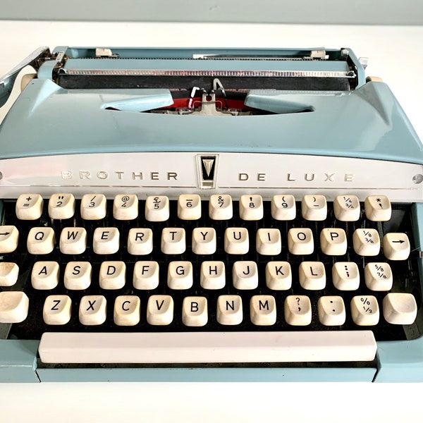 Vintage Retro 1964 Brother De Luxe Portable Manual Typewriter